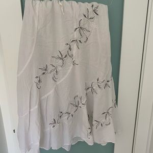 White embroidered boho skirt with elastic waist.